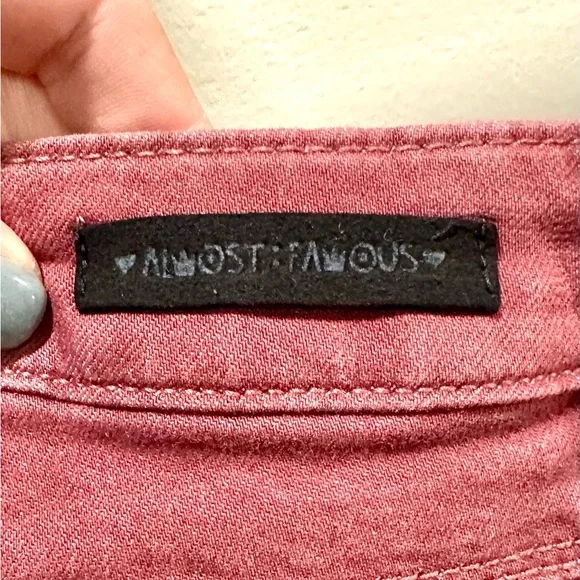 Almost Famous Women's Mid Rise Skinny Jeans Size 9 - Picture 6 of 11